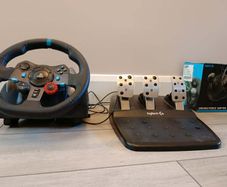 Logitech G29 Racing Wheel/Pedals + Driving Force Shifter