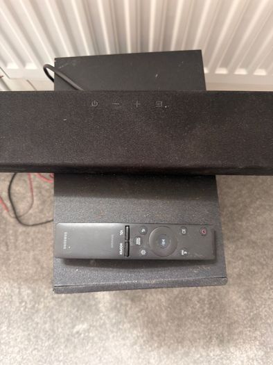 Samsung Soundbar with sub woofer and remote control good condition