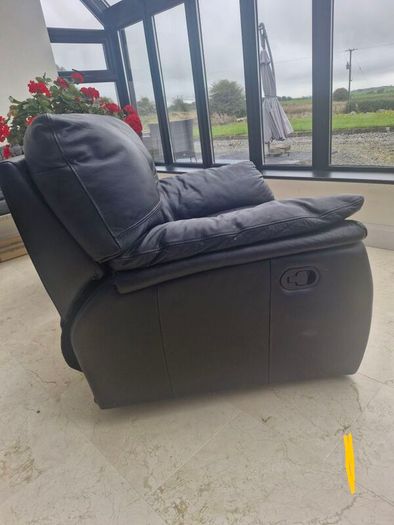Black Leather 3-Seater Recliner Sofa & 2 Recliner Chairs