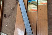 Laminate flooring pull bar