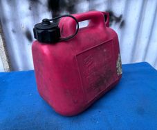 5 L petrol can