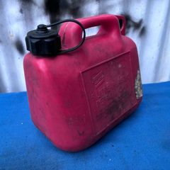 5 L petrol can