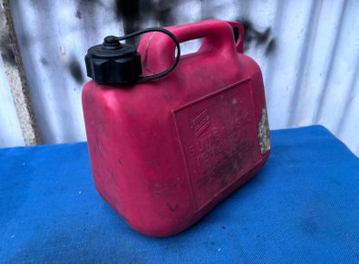 5 L petrol can