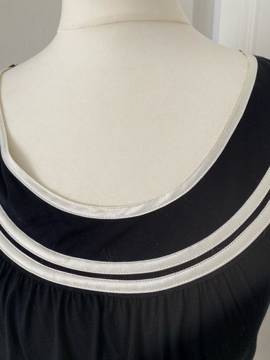 BNWT Black Top, size 14