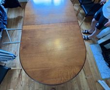 Dining room table (extendable)