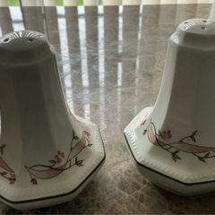Eternal beau Salt & Pepper Set
