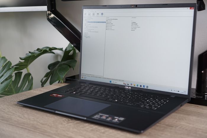 Asus Vivobook 18.4" 144Hz | Ryzen 7 260 | 16GB  | 1tb Ssd