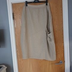 Peruggi Linen Skirt. S.18.   New-No Tag.