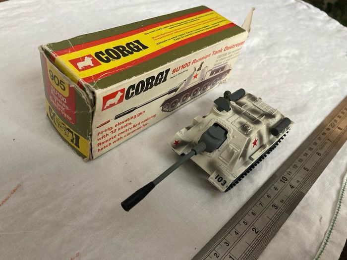 Corgi 905. SU100 Russian Tank Destroyer. With box.