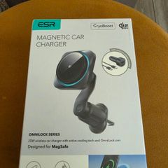 ESR Omnilock 25W magnetic car charger