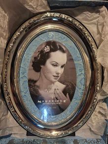 Lovely Vintage Newbridge Silverware Oval photo frame - Never used