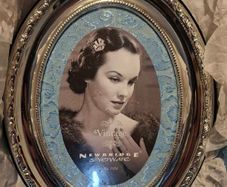 Lovely Vintage Newbridge Silverware Oval photo frame - Never used