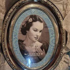 Lovely Vintage Newbridge Silverware Oval photo frame - Never used