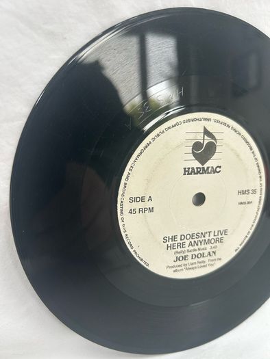 Joe Dolan She Doesn't Live Here Anymore 7 inch Irish Vinyl 1990 Harmac HMS 35