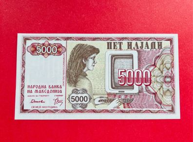 Macedonia   5000   Denari  1992  Pick  7a  ( Uncirculated )