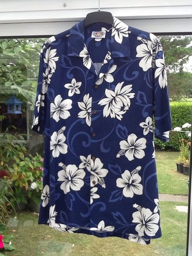 2 Hawaiian Mens 100% Cotton Shirts