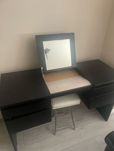 Make up desk
