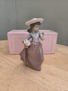 Brand New NAO By Lladro Figurine