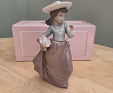 Brand New NAO By Lladro Figurine
