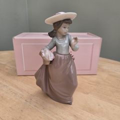 Brand New NAO By Lladro Figurine