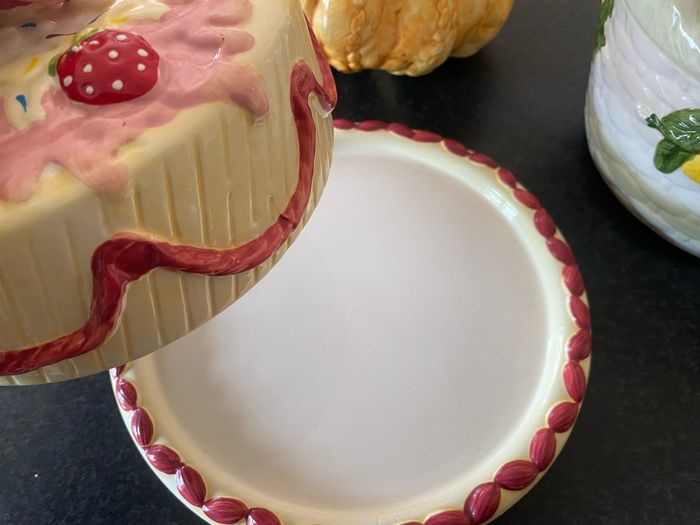 Decorative ceramics