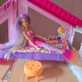 Barbie house and car Image 3