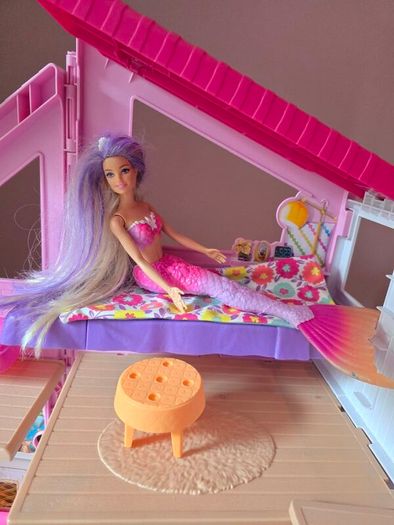Barbie house and car