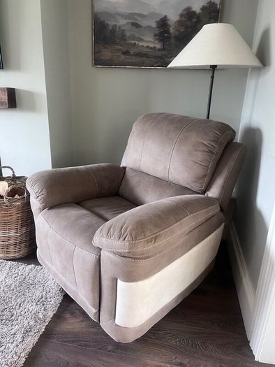 Full Suite of Furniture (3,2,1)