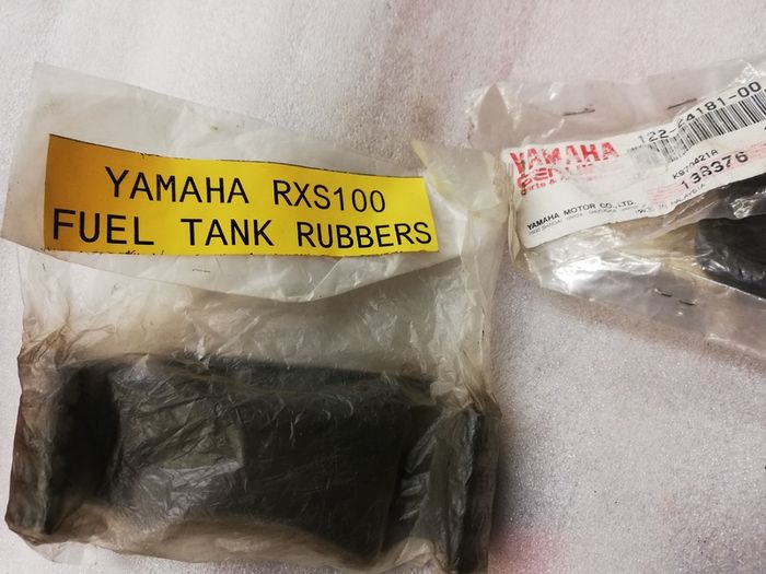 Yamaha RXS100 fuel tank rubbers