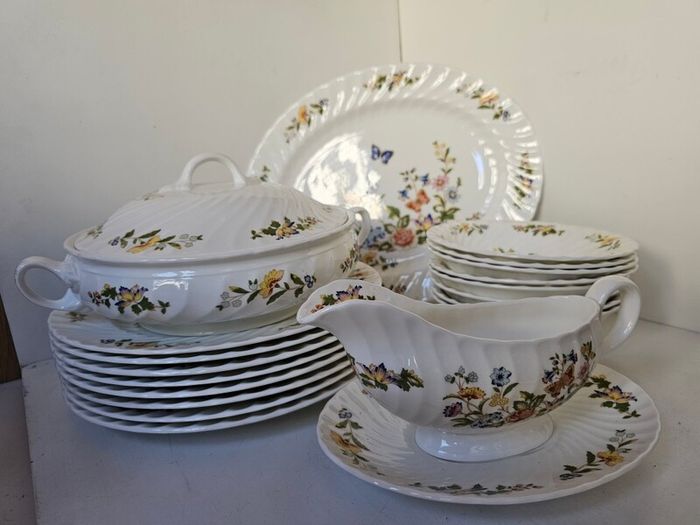 Aynsley Cottage Garden Dinner Set for 8 person