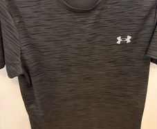 Under armour t shirts men's small