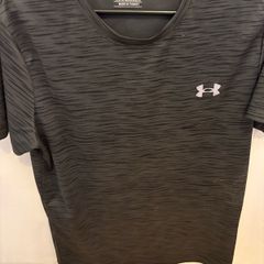 Under armour t shirts men's small