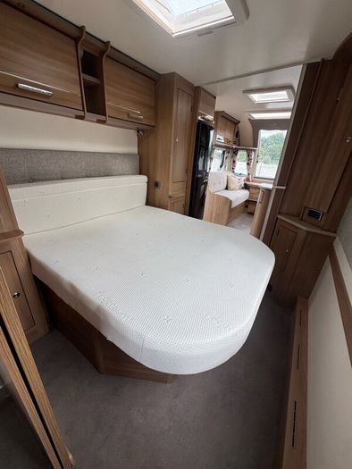 2017 Bailey Pegasus Brindisi - fixed Island - Bed