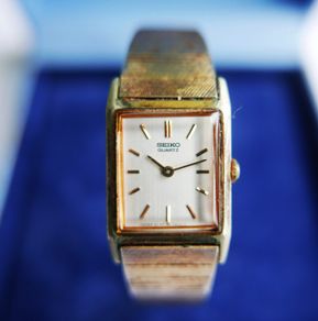 Vintage 1980s Seiko Tank Japan Quartz Ladies Watch (works well)