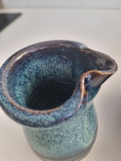 Stunning Bernard Kavanagh Handmade Irish Pottery Creamer & Dish Set
