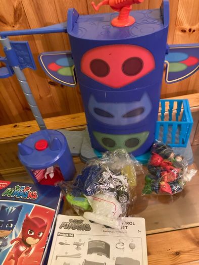 PJMasks Mission Control HQ plus Busy book/Figured& PJMasks smallHQ