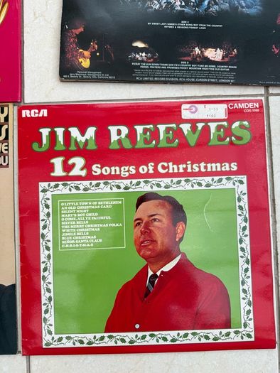 Vinyl bundle including The spinners, Jim Reeves, Glen Campbell, Johnny Mathis, John Denver and The 4 and only seeks