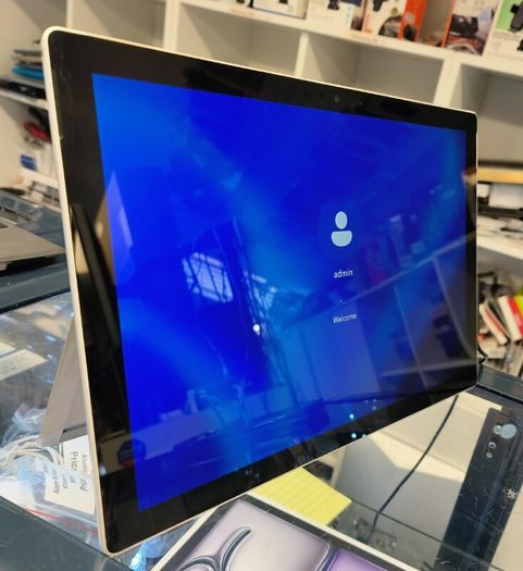 Microsoft Surface Pro 5 -12.3"- Core i5 7th Gen @ 2.6GHz, 8GB RAM, 256GB SSD, Windows 11 Pro