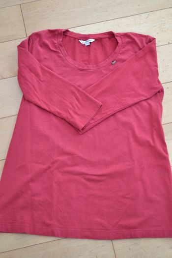 Maternity Tops and Vests Size m or UK 12 EUR 7 EACH