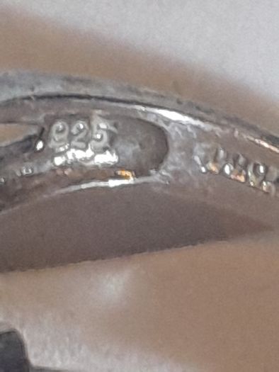 Lovely sterling silver ring with Diamonique CZ