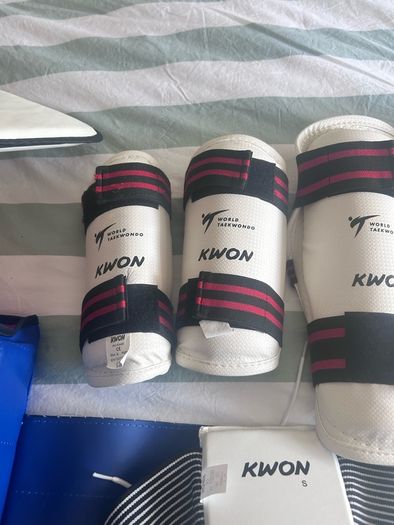 Taekwondo Suit and Protective Gear age 9/10