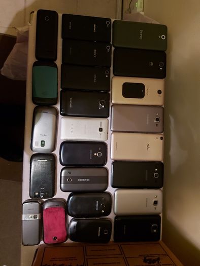 25 Mobile phones in very good cosmetic condition but have no Batterys