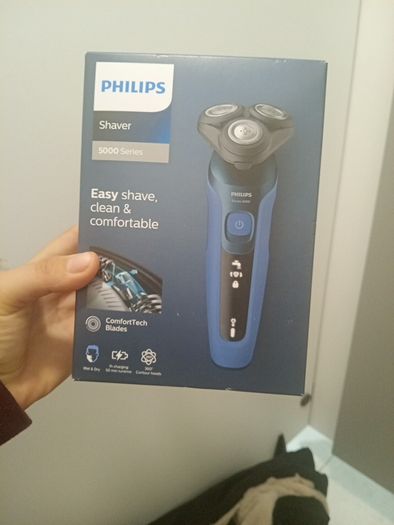 Philips razor 5000 series brand new have 4