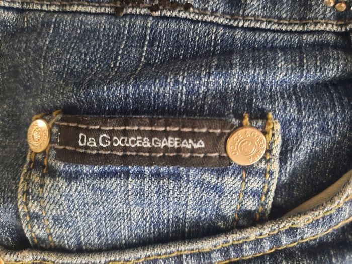 Dolce and Gabbana ladies denim diamante design jeans 31 waist and 31 leg in very good condition with no issues see last two photos for exact measurements FREE STANDARD POSTAGE INCLUDED