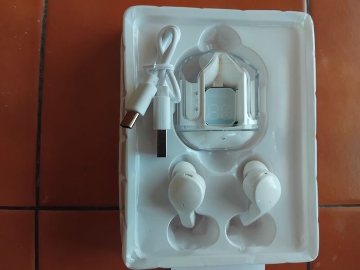 new bluetooth earphones. can be seen charging