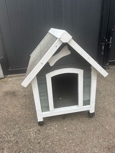 Free dog house