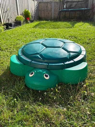 Little tikes sandpit