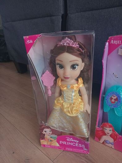 3 Disney Princess dolls & 2 Princess dress up sets