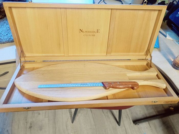 Newbridge Cuisine Salmon Carving Board & Knife Set