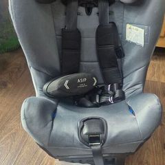 Axkid rear facing car seat